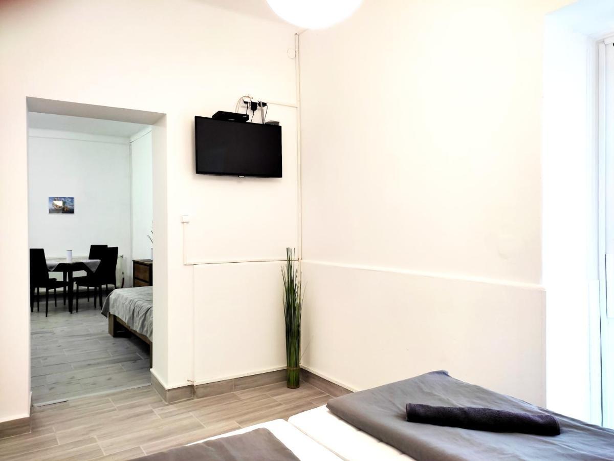 Dunapart Apartment Вац Екстер'єр фото