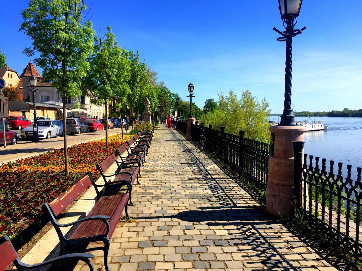 Dunapart Apartment Вац Екстер'єр фото